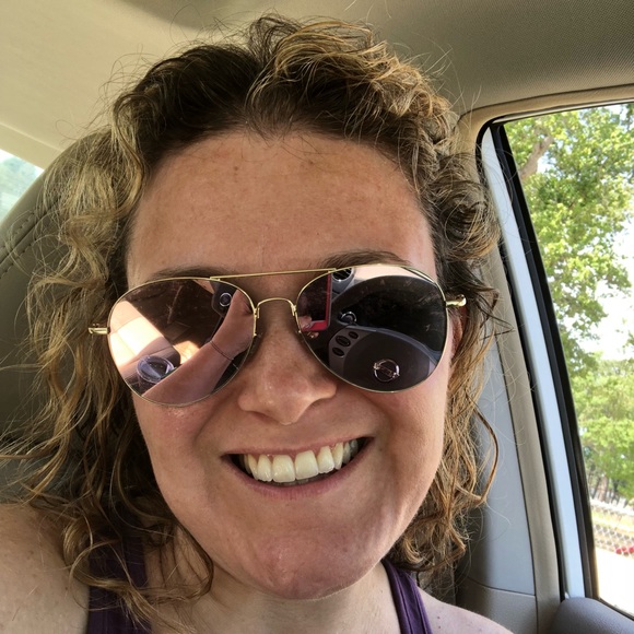 Meet your Posher, Holly - Picture 1 of 1